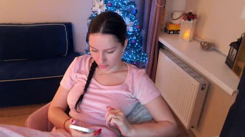 Snapshot of heaven_chloe chatting on January 9, 9:47 pm Heaven girl online show from January 9, 9:47 pm