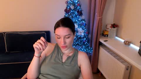 Snapshot of heaven_chloe chatting on January 26, 12:01 pm Heaven girl online show from January 26, 12:01 pm