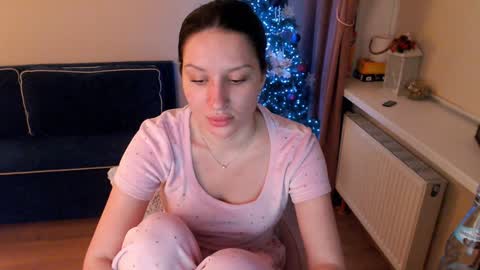 Snapshot of heaven_chloe chatting on February 7, 10:09 pm Heaven girl online show from February 7, 10:09 pm