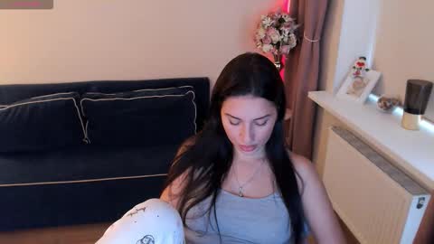 Snapshot of heaven_chloe chatting on October 10, 1:10 pm Heaven girl online show from October 10, 1:10 pm