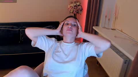 Snapshot of heaven_chloe chatting on May 4, 8:27 pm Heaven girl online show from May 4, 8:27 pm