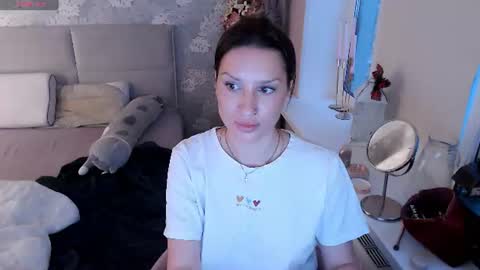 Snapshot of heaven_chloe chatting on July 3, 7:31 pm Heaven girl online show from July 3, 7:31 pm