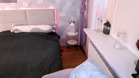 Snapshot of heaven_chloe chatting on July 27, 7:43 pm Heaven girl online show from July 27, 7:43 pm
