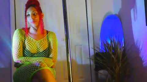 Snapshot of heavenllyy chatting on February 10, 5:25 am Heavenllyy online show from February 10, 5:25 am