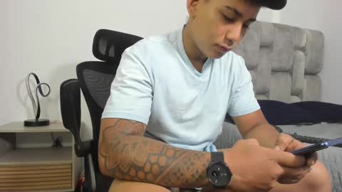 Snapshot of hector_18_ chatting on March 5, 10:55 am 18 online show from March 5, 10:55 am