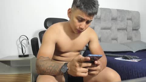 Snapshot of hector_18_ chatting on March 8, 9:39 am 18 online show from March 8, 9:39 am