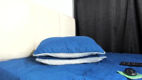 Snapshot of hector_18_ chatting on October 6, 6:33 am 18 online show from October 6, 6:33 am