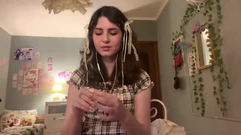 Snapshot of hedwiggrossberg chatting on December 2, 3:51 pm Sarah online show from December 2, 3:51 pm