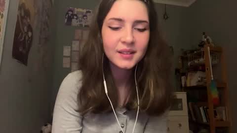 Snapshot of hedwiggrossberg chatting on December 5, 2:47 pm Sarah online show from December 5, 2:47 pm