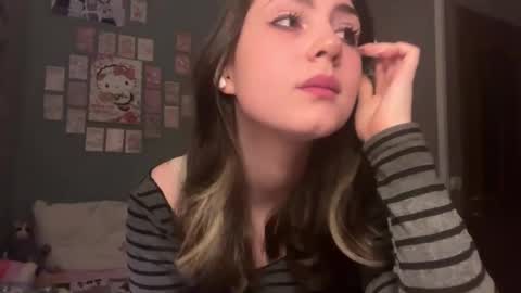 Snapshot of hedwiggrossberg chatting on December 17, 2:12 pm Sarah online show from December 17, 2:12 pm