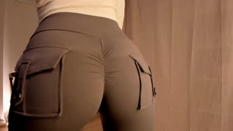 Snapshot of hee_jeen chatting on December 29, 2:21 pm Jeen online show from December 29, 2:21 pm