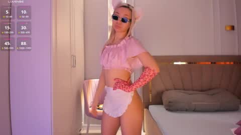 Call me Mia online show from April 21, 2:04 am