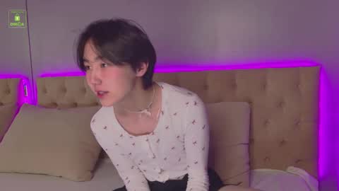 HEEJIN online show from October 15, 8:20 pm