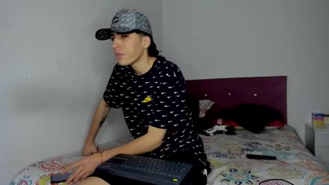 Snapshot of heellboy_ chatting on February 23, 9:06 am heellboy_ online show from February 23, 9:06 am