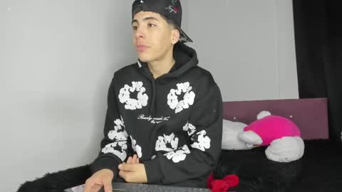 heellboy_ online show from May 2, 9:36 am