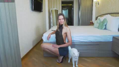 Snapshot of hefner_girl chatting on July 5, 4:19 am Helen online show from July 5, 4:19 am