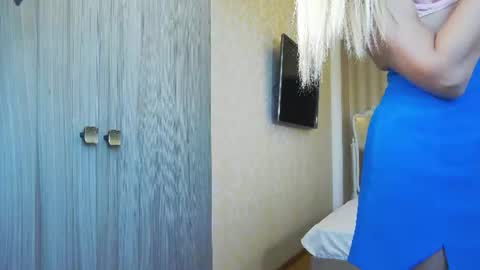 Snapshot of hefner_girl chatting on July 29, 5:16 am Helen online show from July 29, 5:16 am