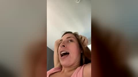 Snapshot of heidi_is_here_72 chatting on June 19, 10:02 pm heidi_is_here_72 online show from June 19, 10:02 pm
