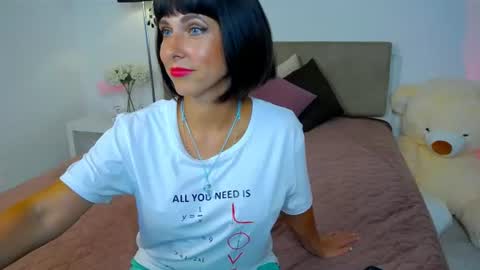 Snapshot of heidieraven chatting on July 13, 2:09 pm heidieraven online show from July 13, 2:09 pm