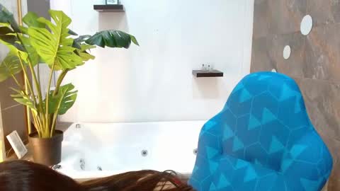 Snapshot of heidy_wells chatting on May 17, 12:34 pm Heidy online show from May 17, 12:34 pm