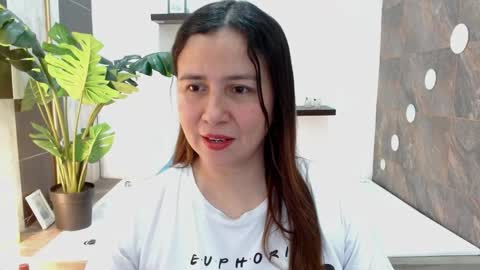 Snapshot of heidy_wells chatting on May 26, 1:29 pm Heidy online show from May 26, 1:29 pm