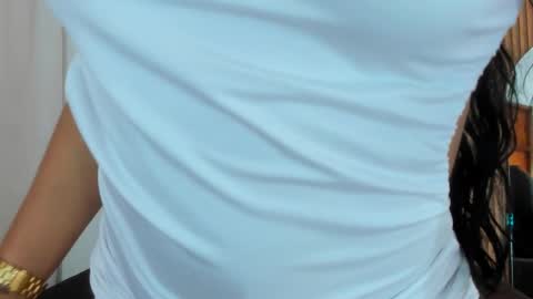 Snapshot of heilyn_ross chatting on March 8, 1:04 pm Heilyn online show from March 8, 1:04 pm