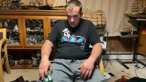 xxScubaStevexx online show from May 10, 1:11 am