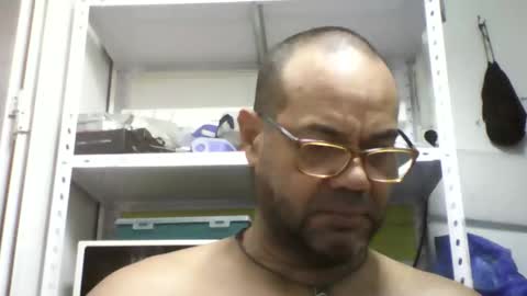 Snapshot of heistt chatting on October 26, 3:45 am Heist Stein online show from October 26, 3:45 am