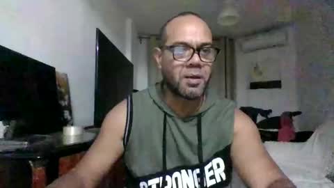 Snapshot of heistt chatting on November 19, 12:10 am Heist Stein online show from November 19, 12:10 am