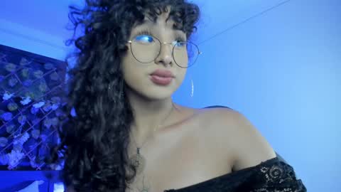 Snapshot of heka_prudence chatting on December 7, 3:36 am Heka Prudence online show from December 7, 3:36 am