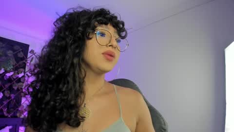 Snapshot of heka_prudence chatting on December 9, 3:18 am Heka Prudence online show from December 9, 3:18 am