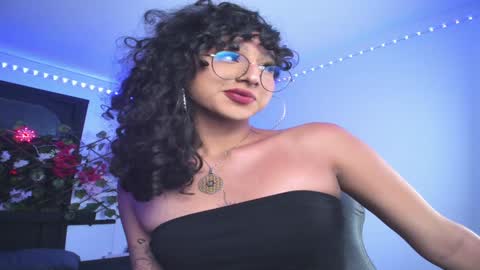 Snapshot of heka_prudence chatting on December 15, 3:56 am Heka Prudence online show from December 15, 3:56 am