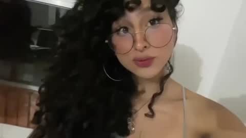 Snapshot of heka_prudence chatting on December 22, 4:28 am Heka Prudence online show from December 22, 4:28 am