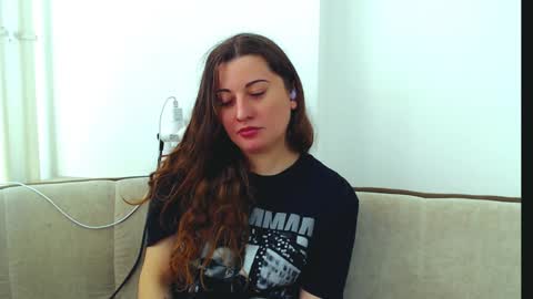 helen_adams_ online show from December 4, 8:56 am