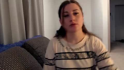 Snapshot of helen_adams_ chatting on June 17, 5:10 am helen_adams_ online show from June 17, 5:10 am