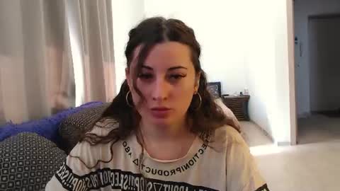 Snapshot of helen_adams_ chatting on June 20, 5:43 am helen_adams_ online show from June 20, 5:43 am