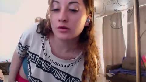 Snapshot of helen_adams_ chatting on June 24, 5:17 am helen_adams_ online show from June 24, 5:17 am