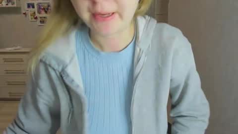 Snapshot of helen_angel_girl chatting on February 6, 3:37 pm Helen sven online show from February 6, 3:37 pm