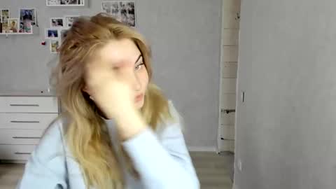 Snapshot of helen_angel_girl chatting on February 16, 1:18 pm Helen sven online show from February 16, 1:18 pm