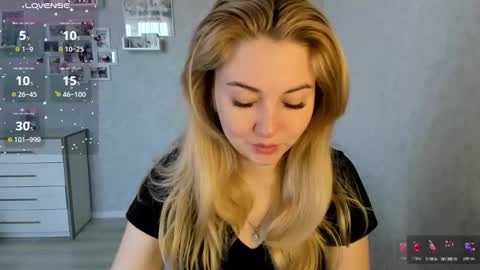 Snapshot of helen_angel_girl chatting on March 11, 6:30 am Helen sven online show from March 11, 6:30 am