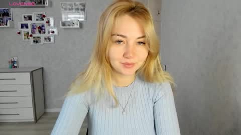 Snapshot of helen_angel_girl chatting on March 12, 5:24 am Helen sven online show from March 12, 5:24 am