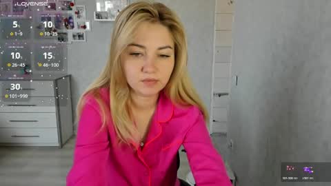 Snapshot of helen_angel_girl chatting on March 23, 6:17 am Helen sven online show from March 23, 6:17 am