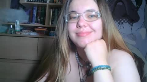 Snapshot of helen_foxygirl chatting on June 7, 11:41 pm Helen foxygirl online show from June 7, 11:41 pm