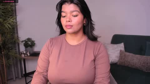 Snapshot of helen_miller chatting on December 9, 11:24 pm helen_miller online show from December 9, 11:24 pm