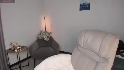 Snapshot of helen_miller chatting on January 23, 12:14 am helen_miller online show from January 23, 12:14 am