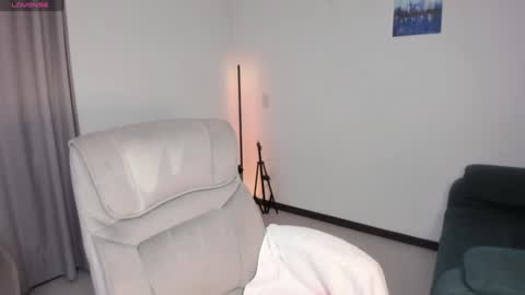 Snapshot of helen_miller chatting on January 25, 12:38 am helen_miller online show from January 25, 12:38 am