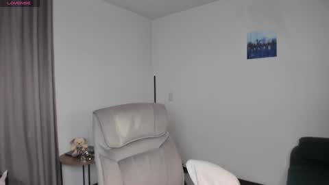 Snapshot of helen_miller chatting on January 27, 12:22 am helen_miller online show from January 27, 12:22 am