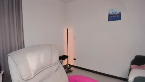 Snapshot of helen_miller chatting on January 29, 11:25 pm helen_miller online show from January 29, 11:25 pm