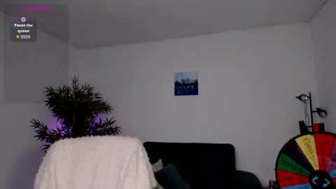 Snapshot of helen_miller chatting on October 15, 9:04 pm helen_miller online show from October 15, 9:04 pm