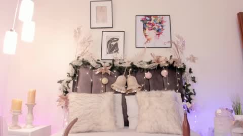 Helen  online show from December 13, 5:00 pm